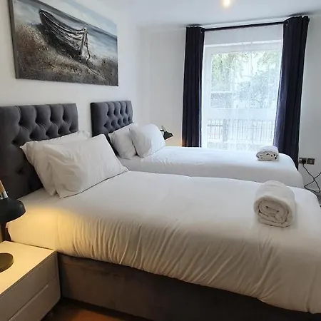 Garland Modern Apartment London