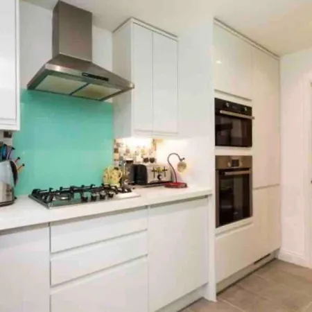 Apartment Stunning Triple