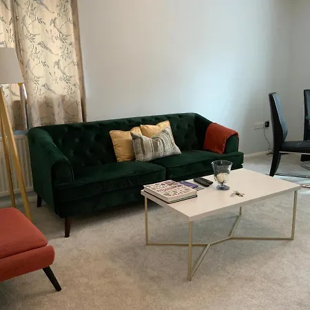 Apartment 2 Bedroom Near Southfields