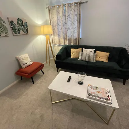 2 Bedroom Near Southfields * London