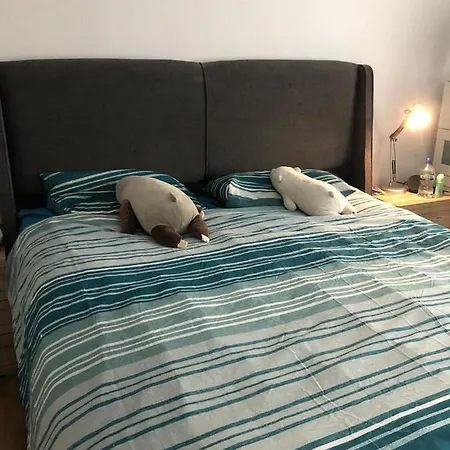 Charming 1-bed Vibrant Location