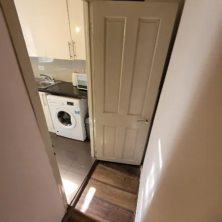 43 Kimberly Road Apartment *