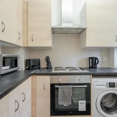 Aplacetostay Apartment, Zone 1 Car * London