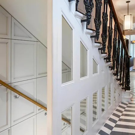 Eccleston Square Hotel 4*