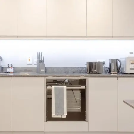 Modern Flat In The Heart Of West *