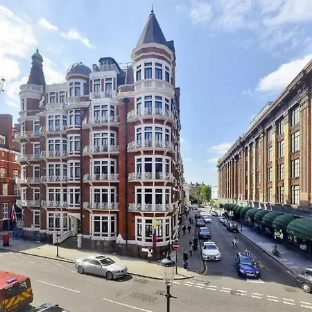 In Knightsbridge Overlooking Harrods Appartamento