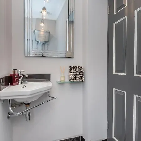 Villa The House - Entire London