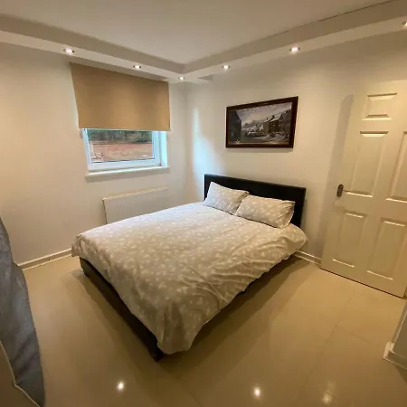Lovely 2-bedroom Flat Facing Wimbledon Park * London