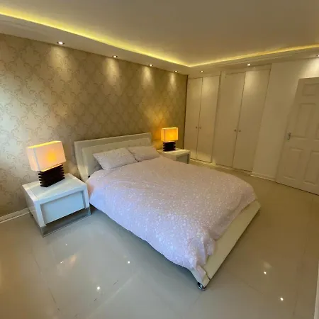Lovely 2-bedroom Flat Facing Wimbledon Park *