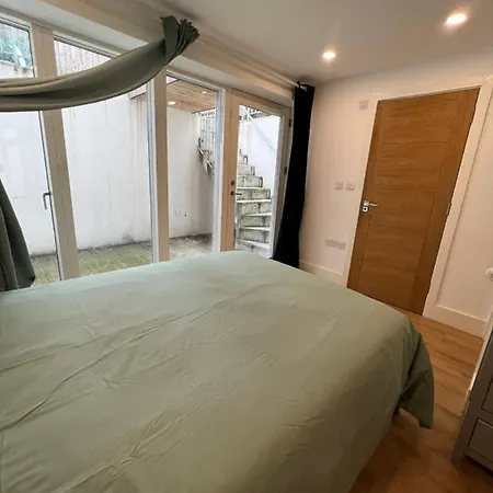 Clapham House * London