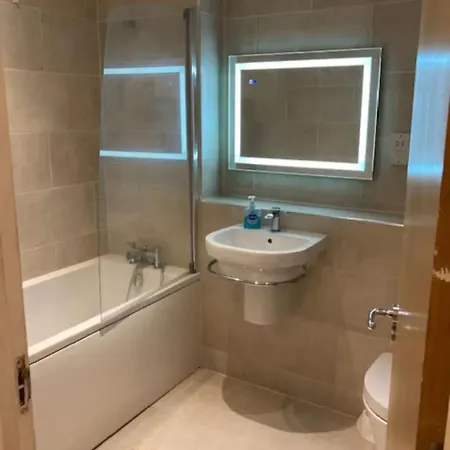 Spacious 1 Bedroom Flat Near Charterhouse Square Apartment *