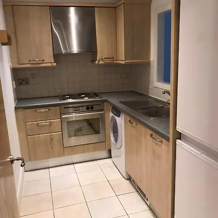 Spacious 1 Bedroom Flat Near Charterhouse Square * London