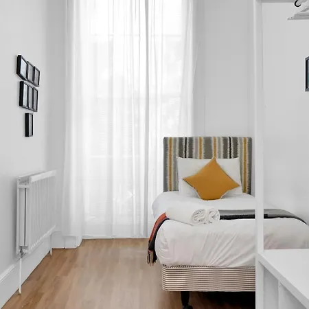 Bedford Place Apartment *