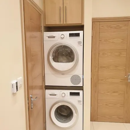 Apartment London Luxury 5 Min Walk From Station, With Free Parking & Free Wifi Ilford