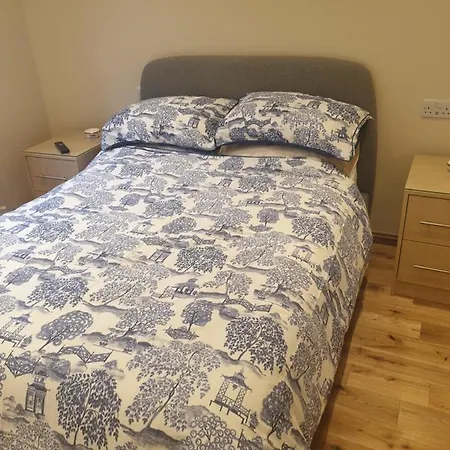 London Luxury 5 Min Walk From Station, With Free Parking & Free Wifi Ilford