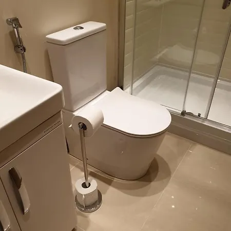 London Luxury 5 Min Walk From Station, With Free Parking & Free Wifi Ilford