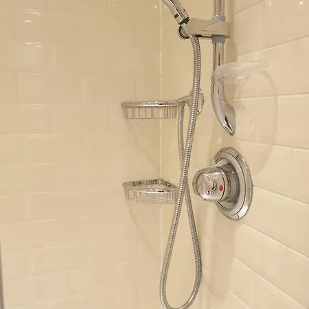 Apartment London Luxury 5 Min Walk From Station, With Free Parking & Free Wifi *