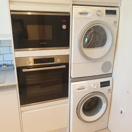 Luxury Spacious 2 Bedroom 4 Mins From Ilford Stn. Free Parking