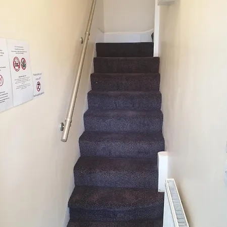 Apartment Luxury Spacious 2 Bedroom 4 Mins From Ilford Stn. Free Parking London
