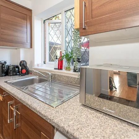 #gorgeous 3 Beds Home#7min To Subway, Free Parking Holiday home