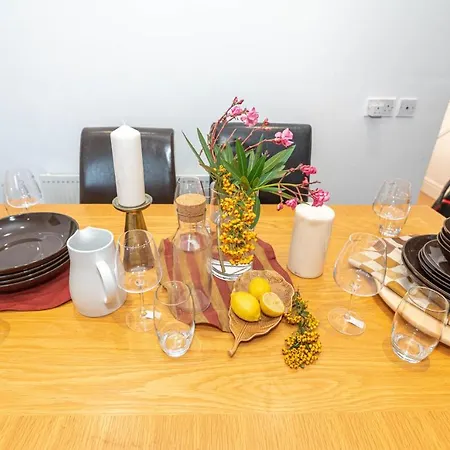#gorgeous 3 Beds Home#7min To Subway, Free Parking Holiday home Thamesmead (Greater London)