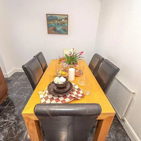 Casa de Férias #gorgeous 3 Beds Home#7min To Subway, Free Parking *