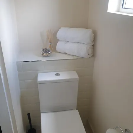 London Luxury 2 Bedroom 5 Min From Tube Station With Free Parking Apartment Wanstead