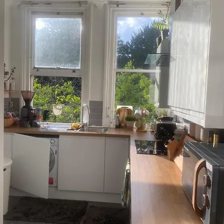 Apartment Gardens View Cosy One Bedroom Flat Free Wifi