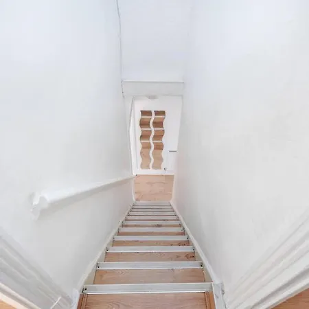 Holiday home Impeccable And Welcoming 3-bed House In London