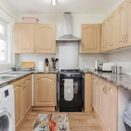 Holiday home Impeccable And Welcoming 3-bed House In London
