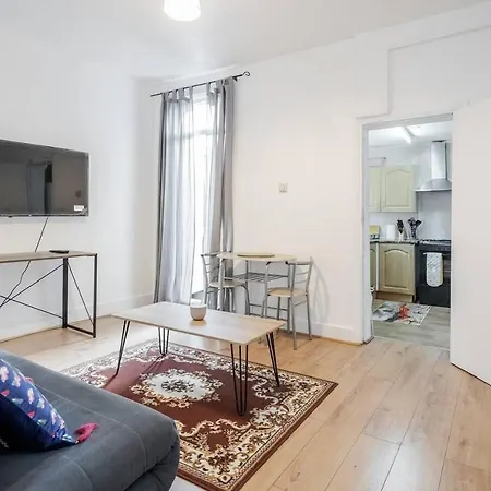 Impeccable And Welcoming 3-bed House In *