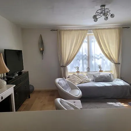 Chancery Lane Apartment *