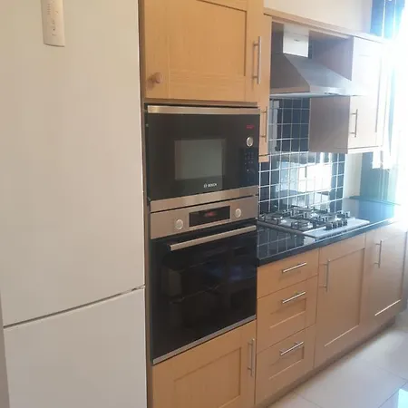 London Luxury 2 Bedroom 5 Min From Tube Station With Free Parking Apartment