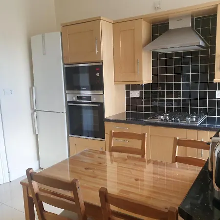 London Luxury 2 Bedroom 5 Min From Tube Station With Free Parking *