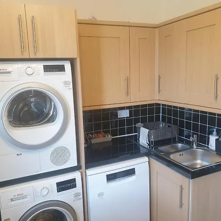 London Luxury 2 Bedroom 5 Min From Tube Station With Free Parking Apartment