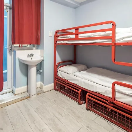 Hostel Astor Victoria