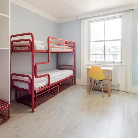 Astor Victoria Hostel *