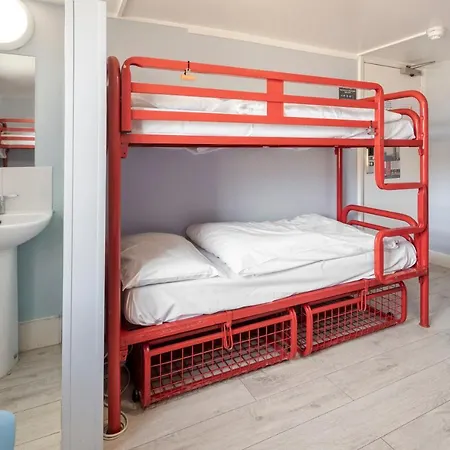 Astor Victoria Hostel London