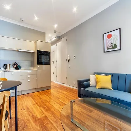 Bright & Spacious 1bdr Apt Near Lakeside Road * London
