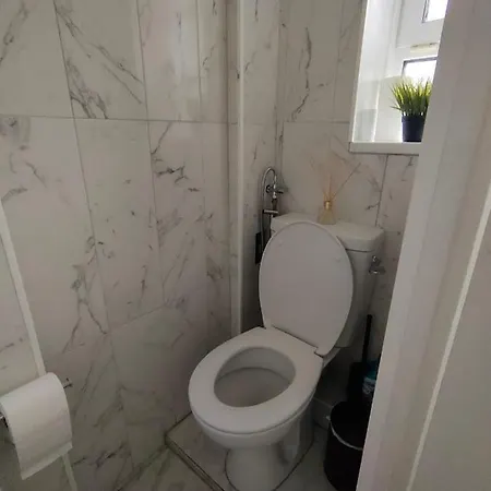 New Look Flat In Waterloo Apartment *