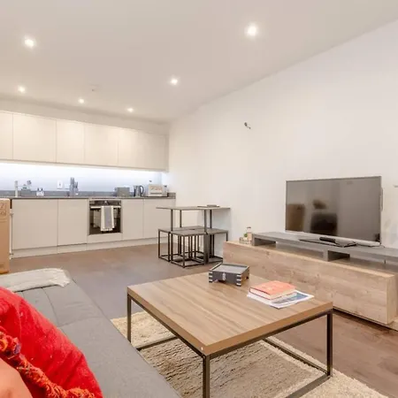 Modern Flat In The Heart Of West Apartment London