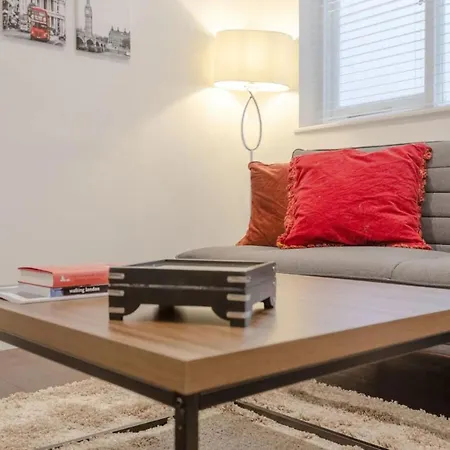 Modern Flat In The Heart Of West