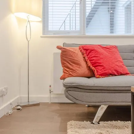 Modern Flat In The Heart Of West