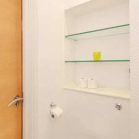 Spacious 2 Bedroom Flat On Bermondsey St London