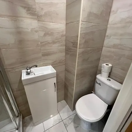 Clapham House Homestay *