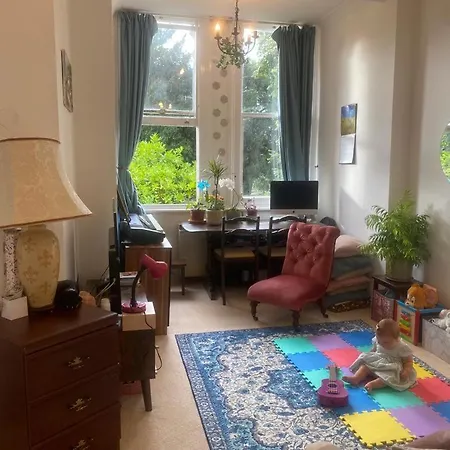 Gardens View Cosy One Bedroom Flat Free Wifi Apartment *