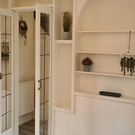 Sipson House West Drayton 3 Bedroom 2 Bathroom Plush Parking Close To Lhr By Mdps Semesterbostad