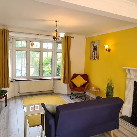 Sipson House West Drayton 3 Bedroom 2 Bathroom Plush Parking Close To Lhr By Mdps * West Drayton (Middlesex)