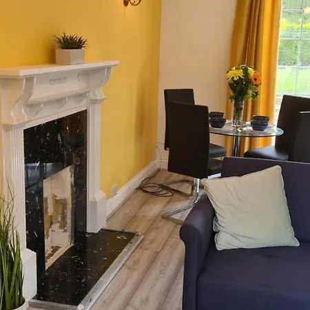 Semesterbostad Sipson House West Drayton 3 Bedroom 2 Bathroom Plush Parking Close To Lhr By Mdps West Drayton (Middlesex)
