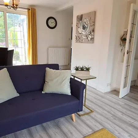 Semesterbostad Sipson House West Drayton 3 Bedroom 2 Bathroom Plush Parking Close To Lhr By Mdps *